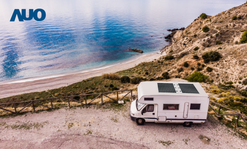 「可撓輕量化太陽光電板SunCurva」使用輕量特殊耐候型複合板取代傳統太陽能板的玻璃前板，不僅降低70%重量，每米平方僅3Kg；具有抗衝擊性能及通過電磁相容性測試，可應用於交通運輸工具，如露營車、遊艇等